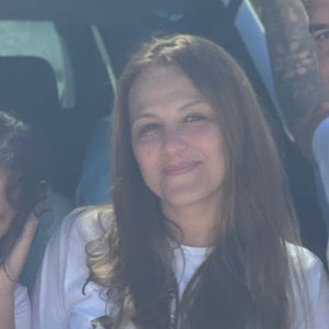 Meet your Posher, Yanira